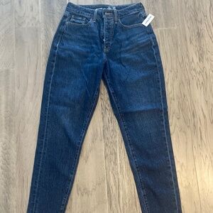Women’s size 6 Old Navy Curvy Straight Jeans